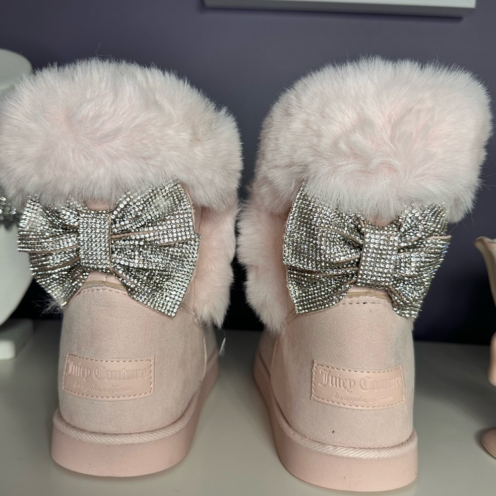 New in box Viral Pink Fur Bling Bow Juicy Couture Boots